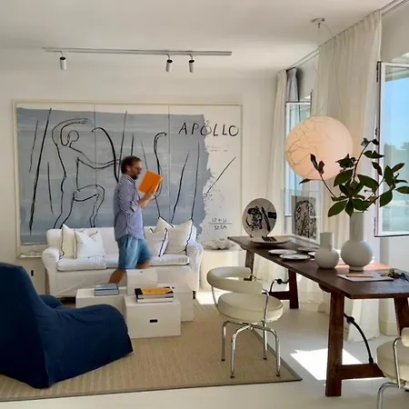 Apollo Apartment *
