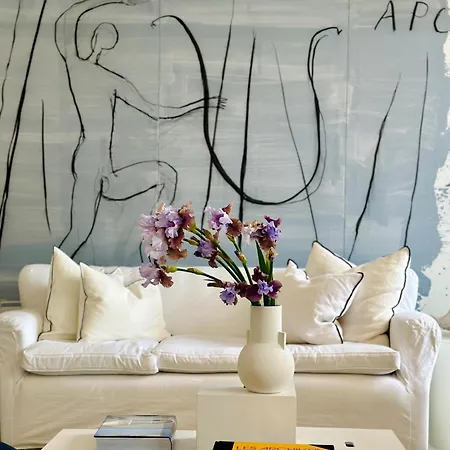 Apollo Apartment *